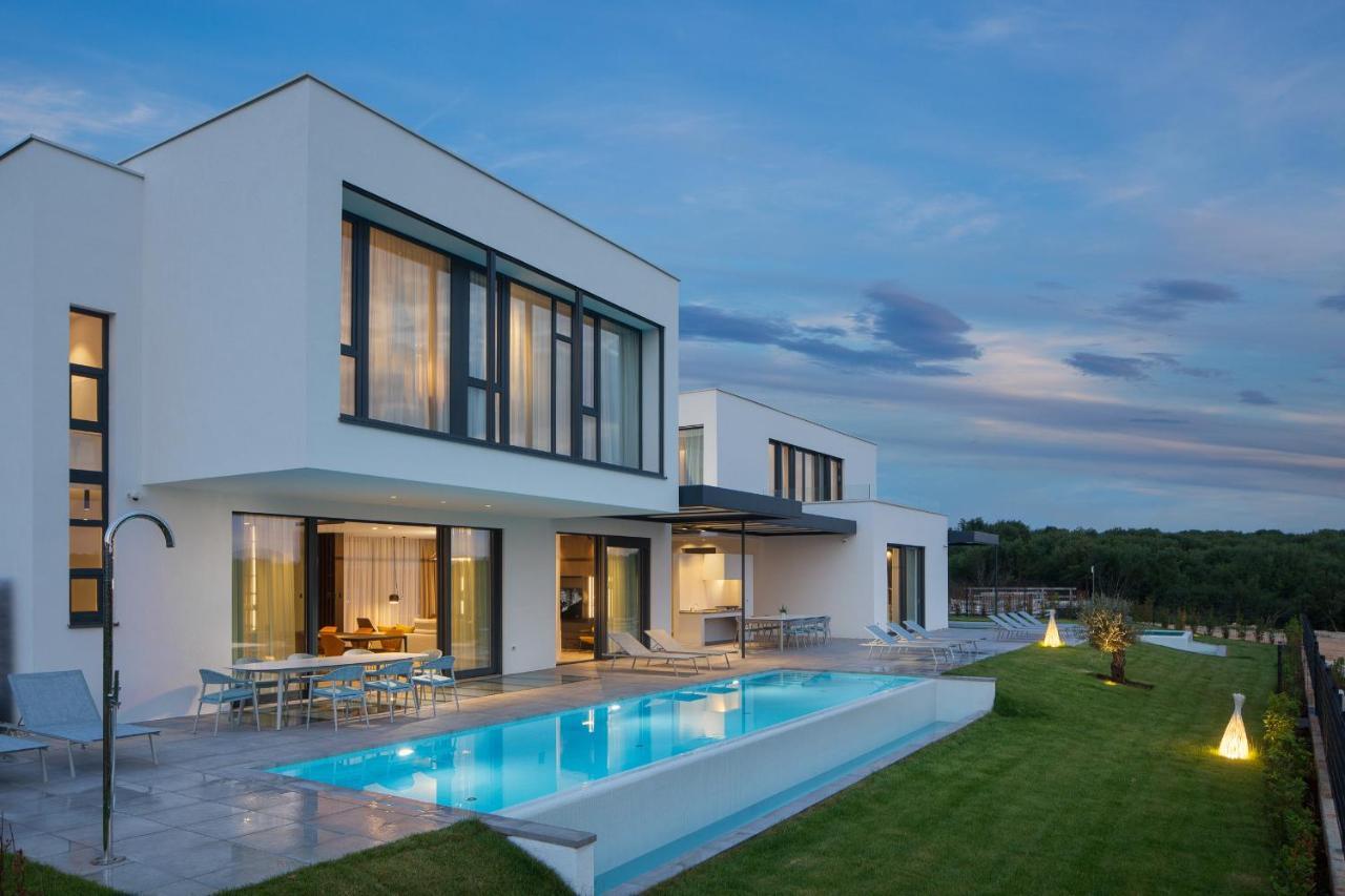 Design Villa Noble With Spa Bale Exteriör bild